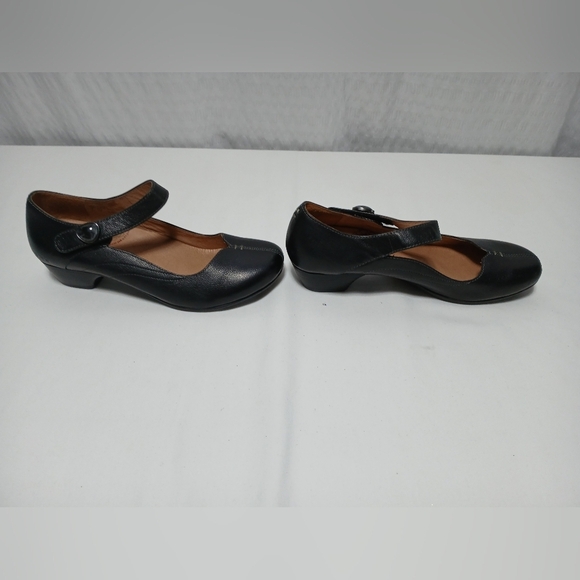Taos  Samba Black Leather Mary Jane Shoes. Size 8 - Picture 4 of 12